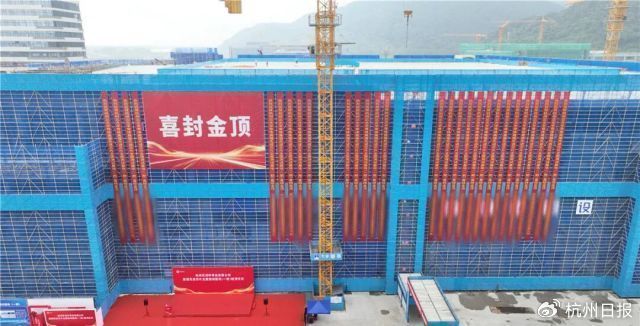 国产AI算力迎来“芯”质检官！百亿级芯片测试基地在富阳封顶
