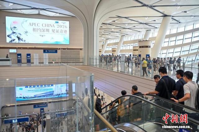 皇岗口岸跨境通关压力测试。记者 陈骥旻 摄