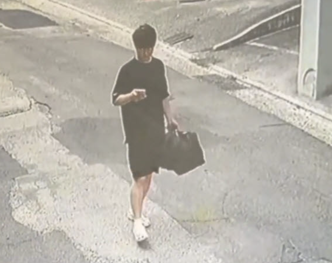 最新监控：杀害在韩中国女生嫌犯提黑色塑料袋丢垃圾 上周末已接受精神变态人格测试